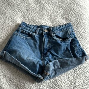 Refuge size 1 jean shorts